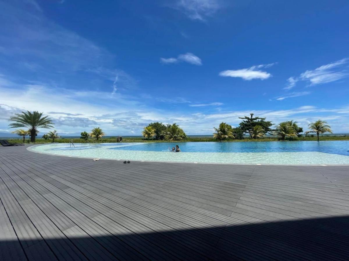 Seafront Residences Vacation Getaway San Juan  Extérieur photo