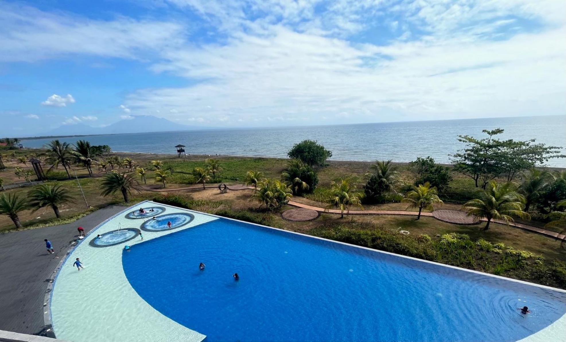 Seafront Residences Vacation Getaway San Juan  Extérieur photo